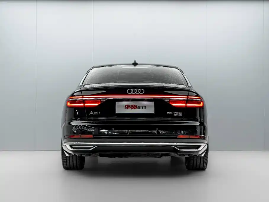 Audi A8 — фото 6
