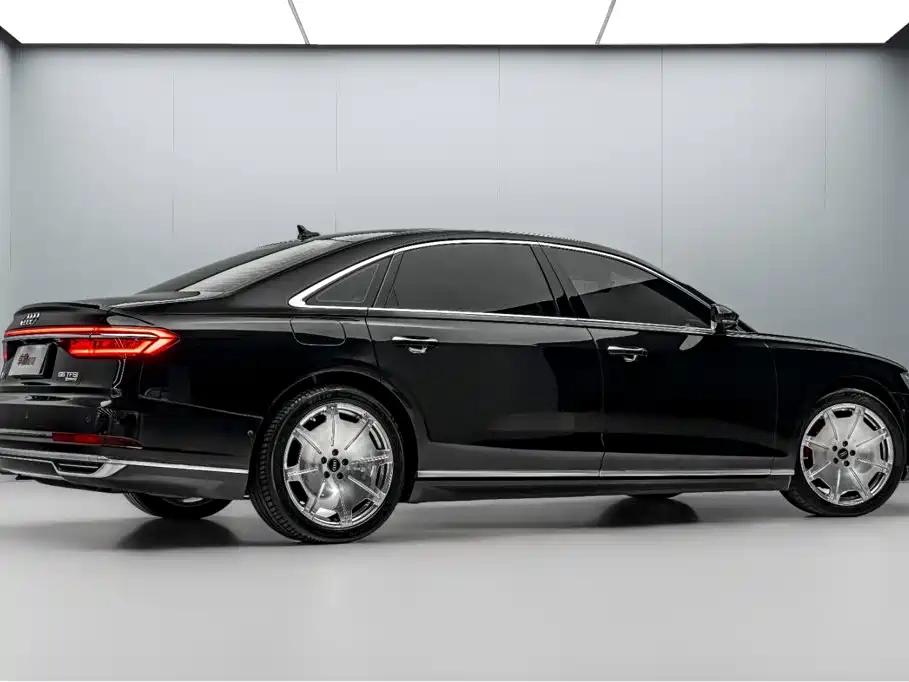 Audi A8 — фото 7