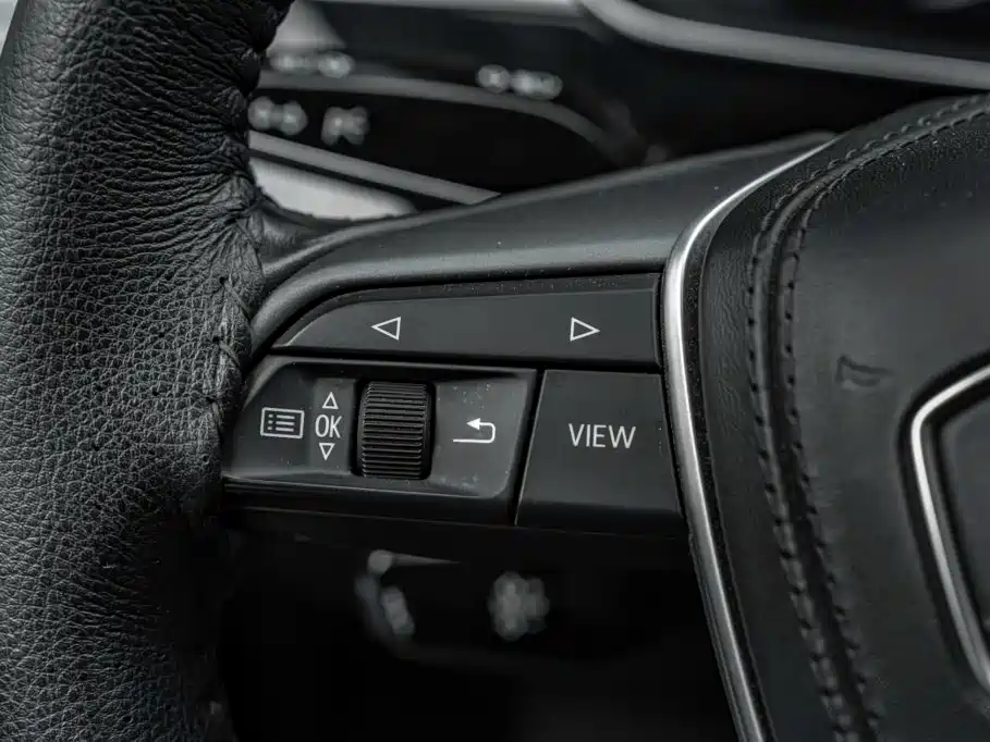 Audi A8 — фото 10