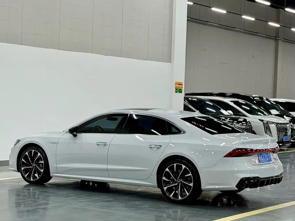 Audi A7L — фото 10