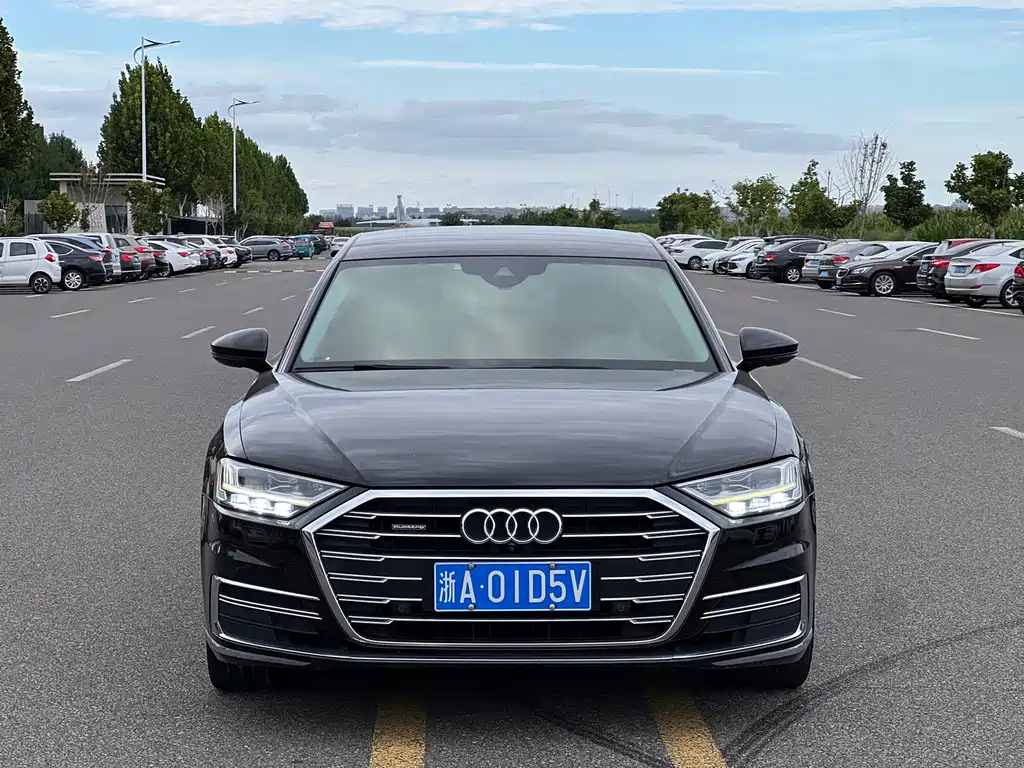 Audi A8 — фото 2