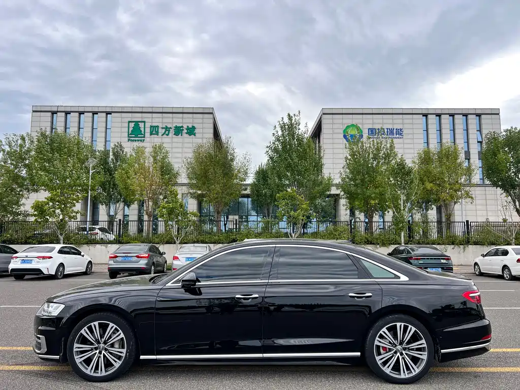 Audi A8 — фото 3