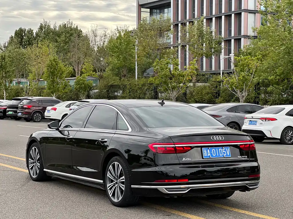 Audi A8 — фото 4