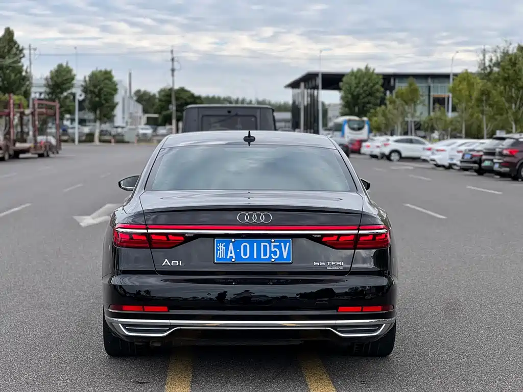 Audi A8 — фото 5