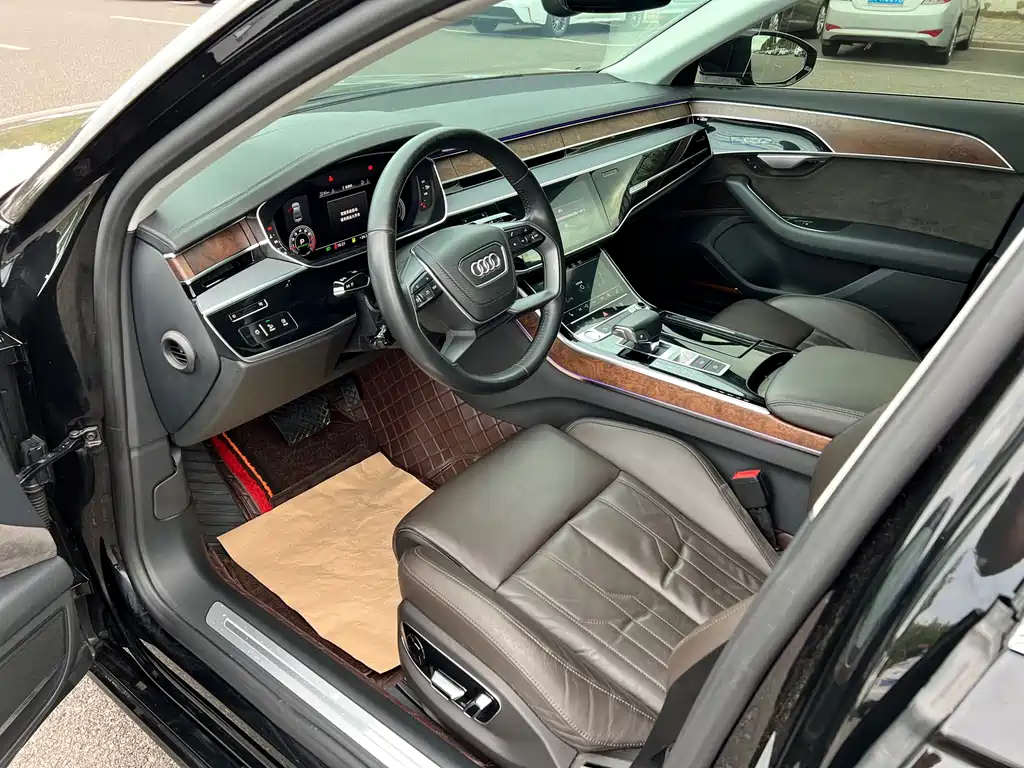 Audi A8 — фото 6