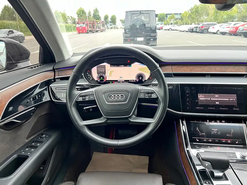 Audi A8 — фото 9