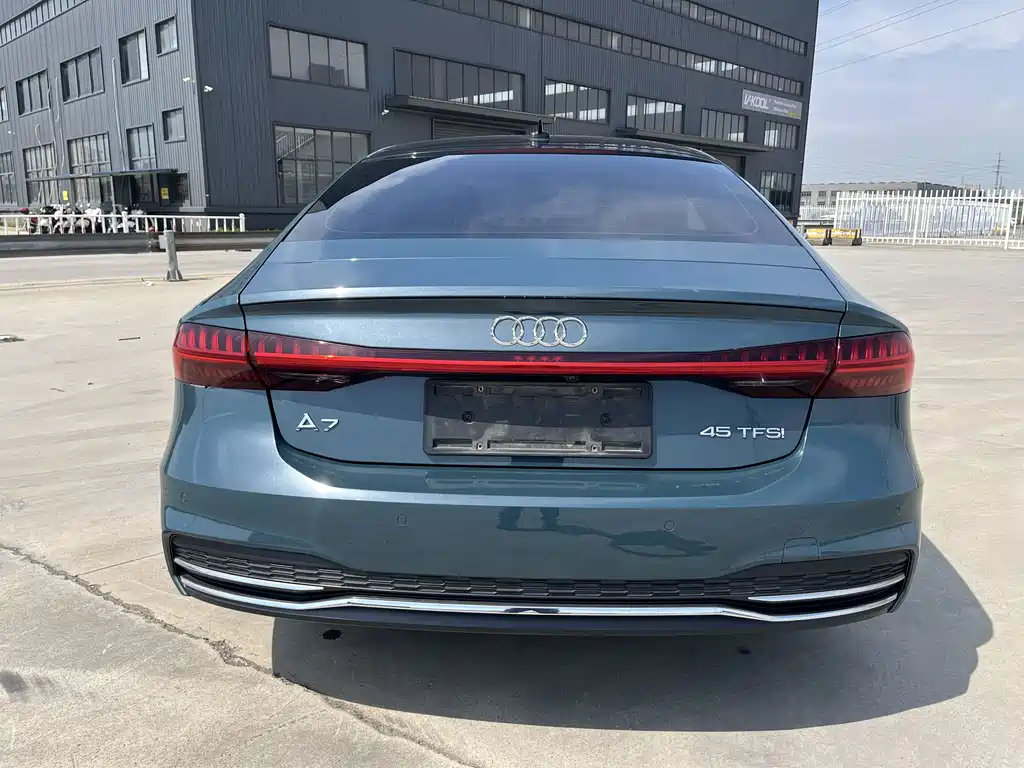 Audi A7 — фото 27