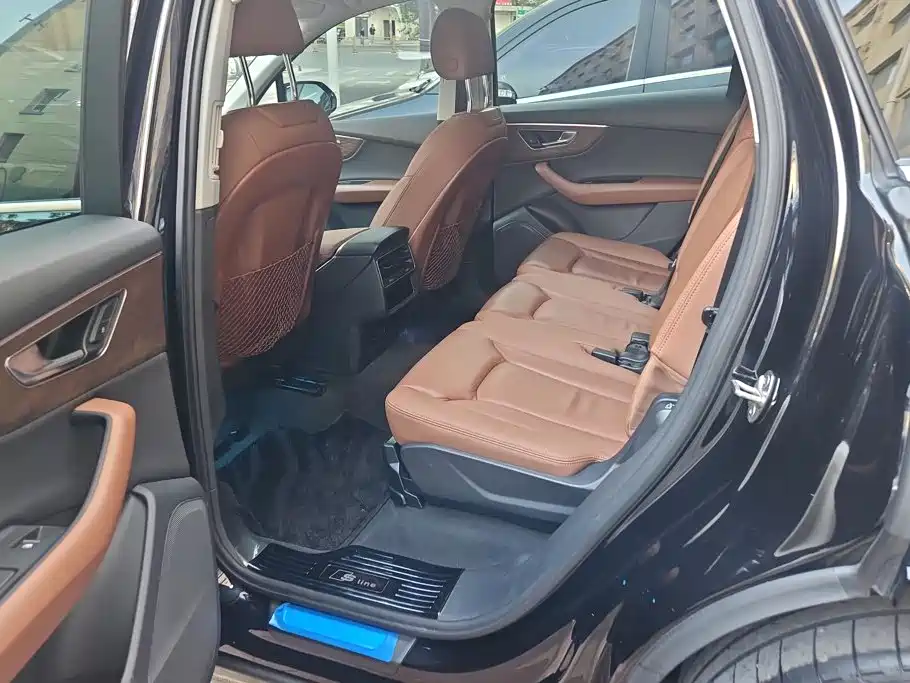 Audi Q7 — фото 11