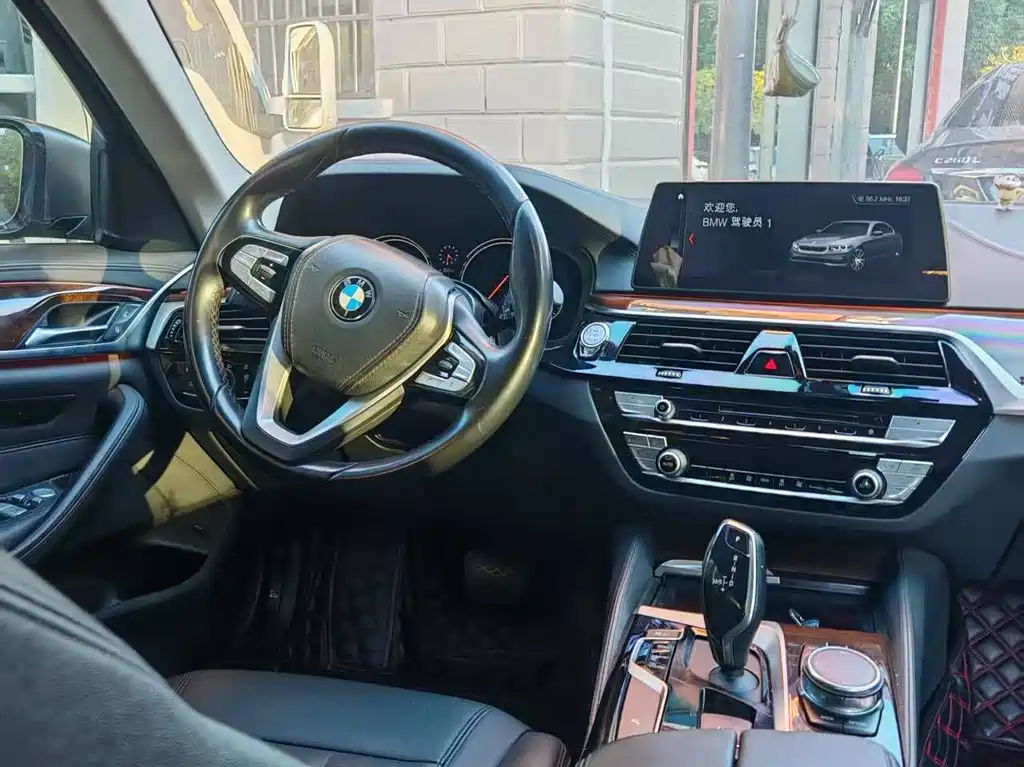 BMW 5 Series — фото 10