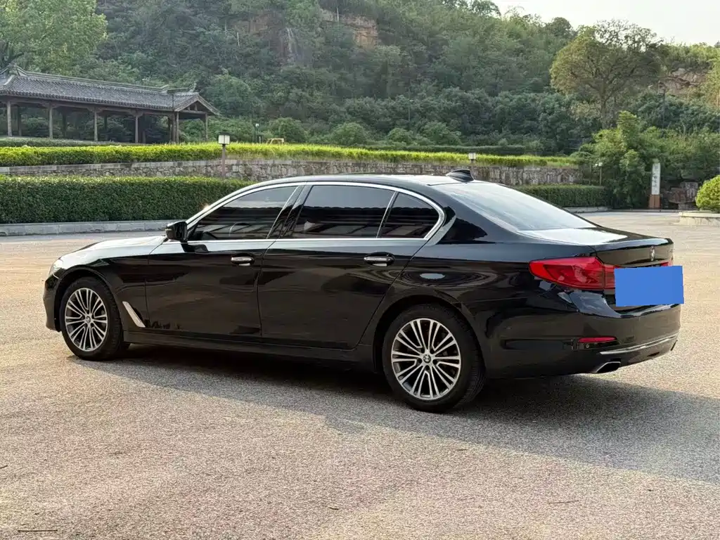 BMW 5 Series — фото 5