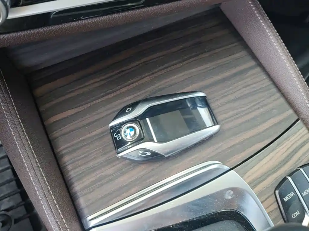 BMW 5 Series New Energy — фото 9