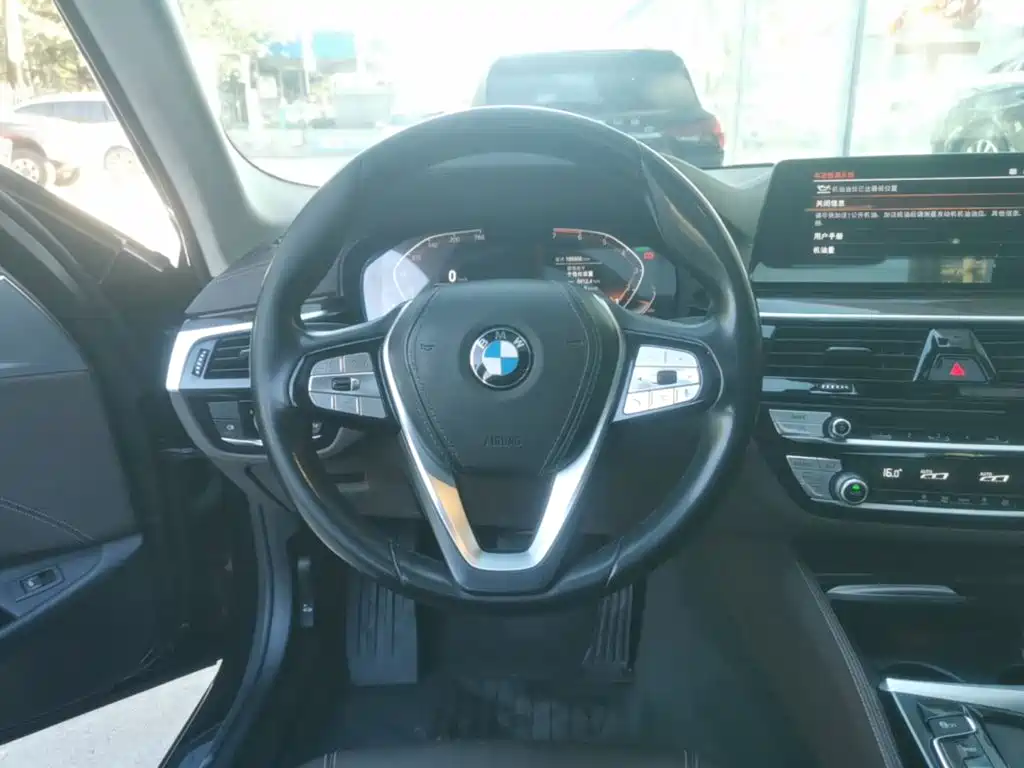 BMW 5 Series — фото 11
