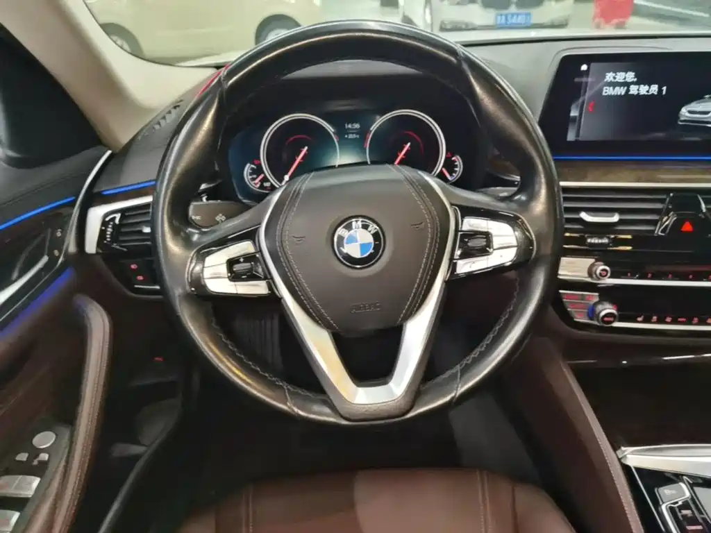 BMW 5 Series — фото 11