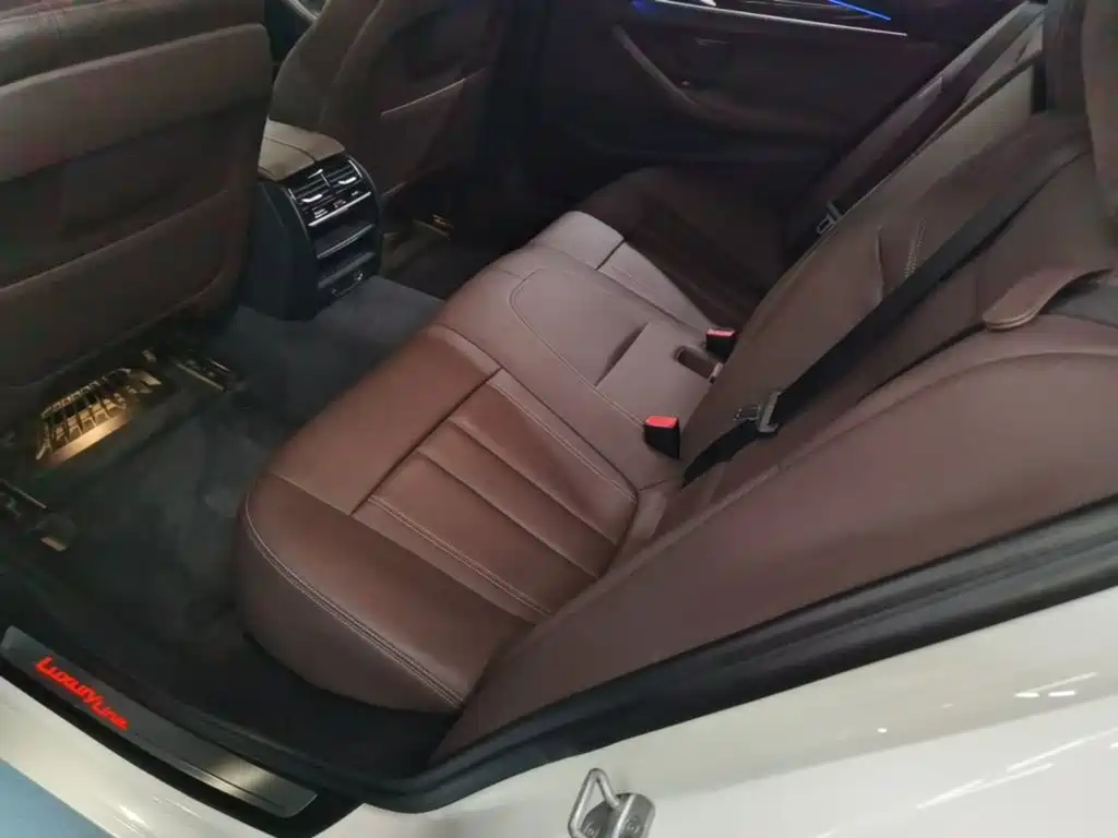BMW 5 Series — фото 17