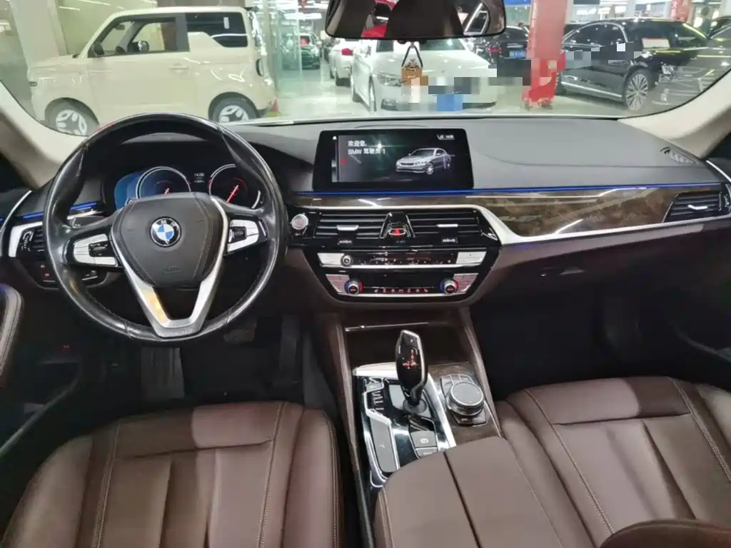 BMW 5 Series — фото 10