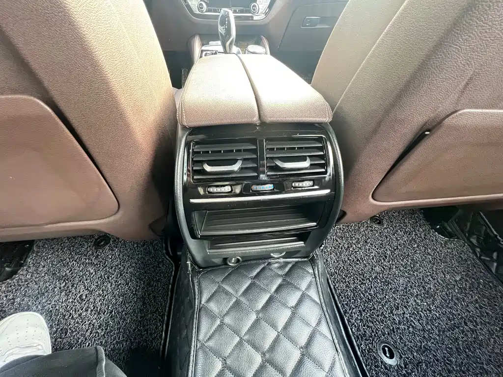 BMW 5 Series — фото 10