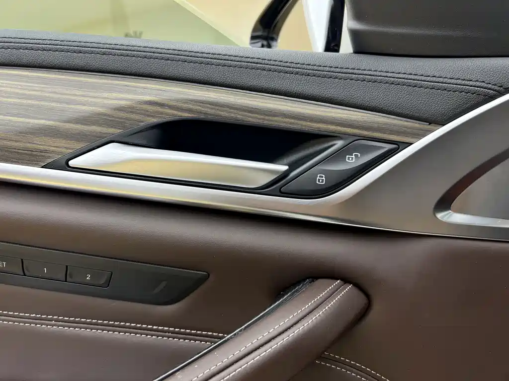 BMW 5 Series — фото 11
