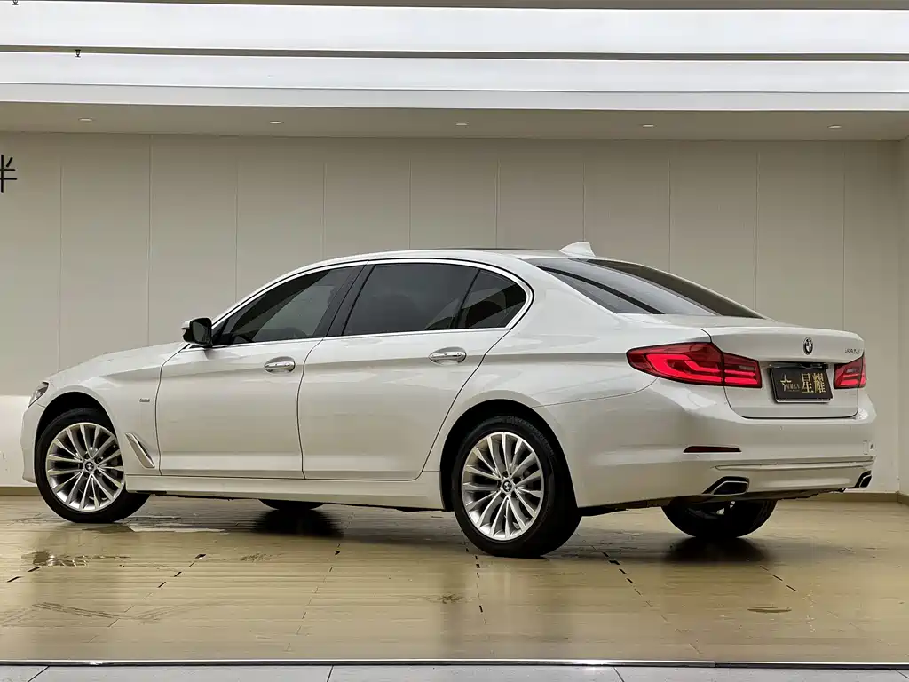 BMW 5 Series — фото 21
