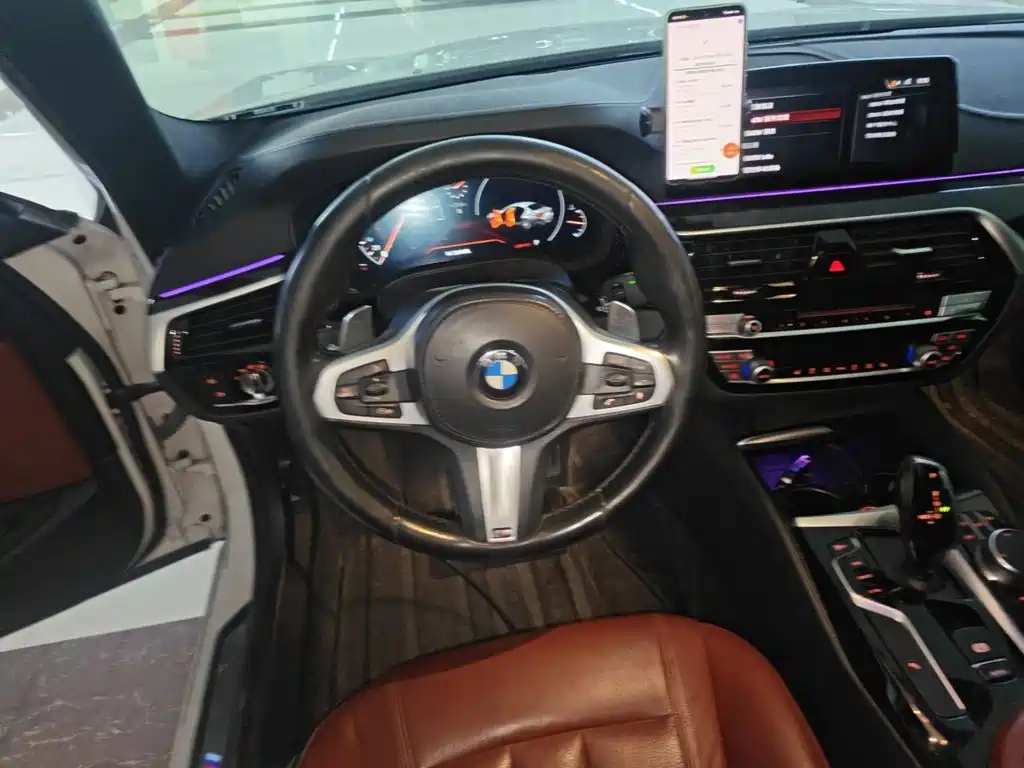 BMW 5 Series — фото 11