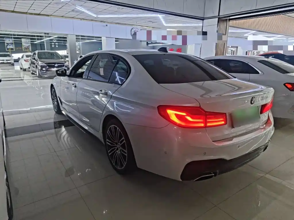 BMW 5 Series — фото 5