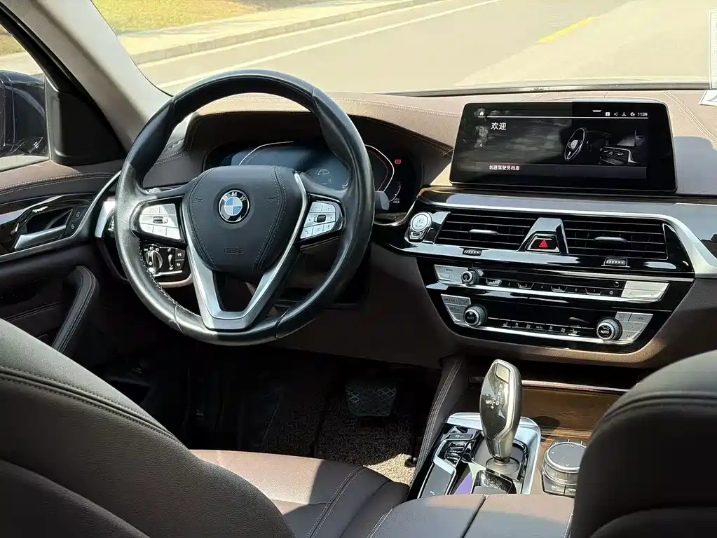 BMW 5 Series — фото 15