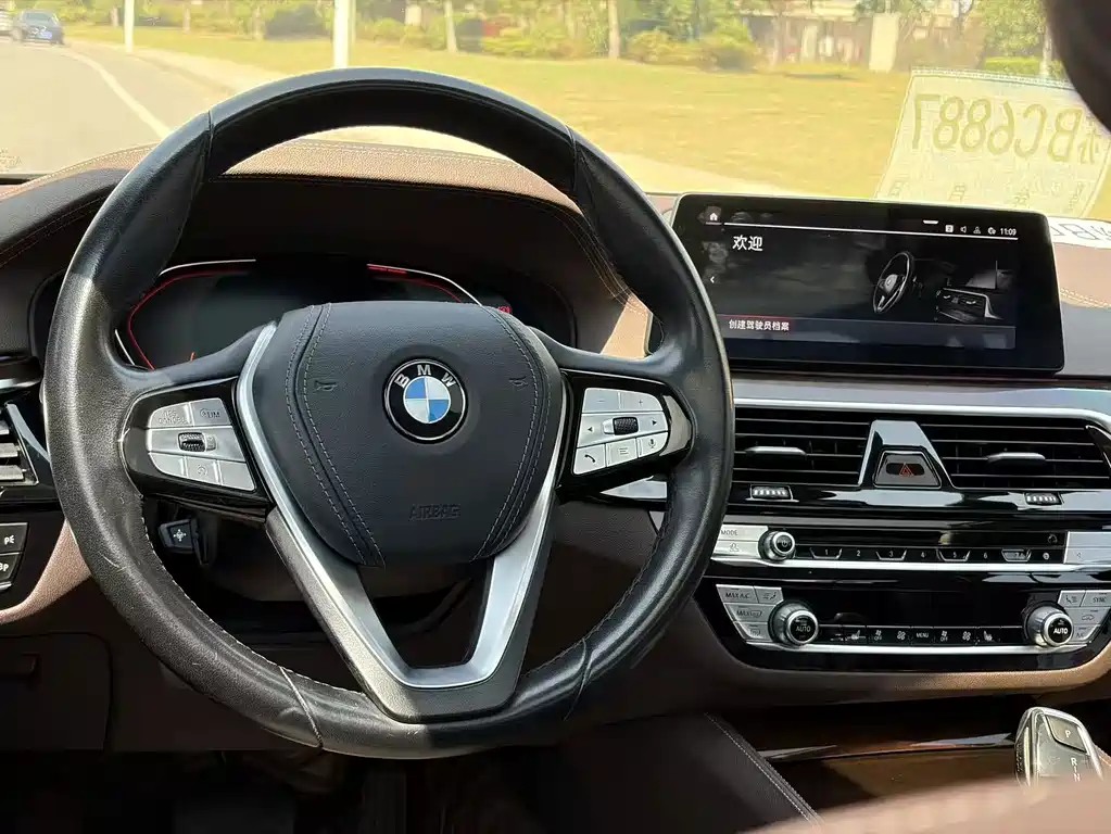 BMW 5 Series — фото 16