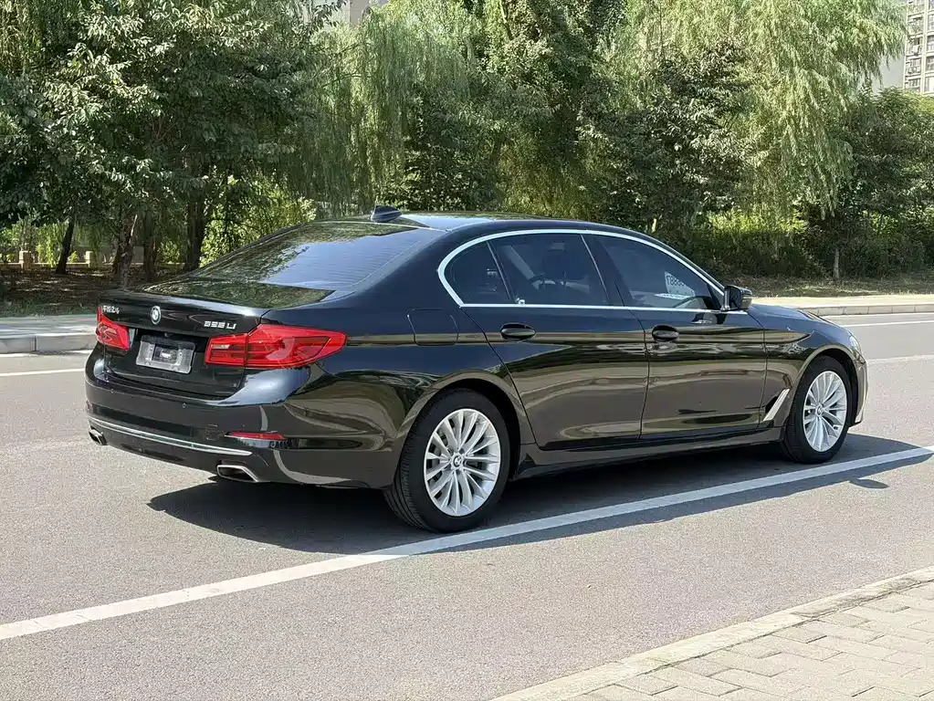 BMW 5 Series — фото 4