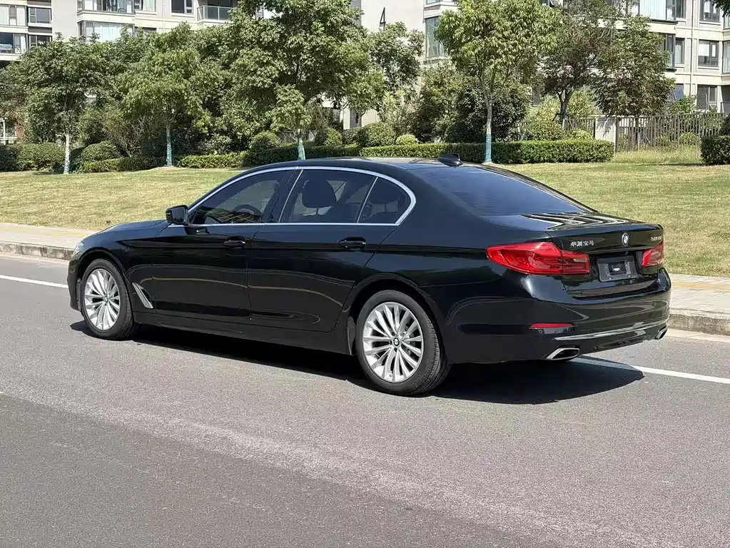 BMW 5 Series — фото 5