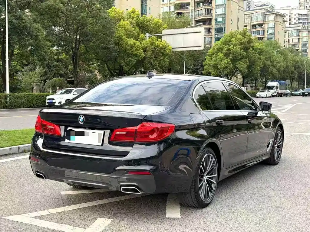 BMW 5 Series — фото 9