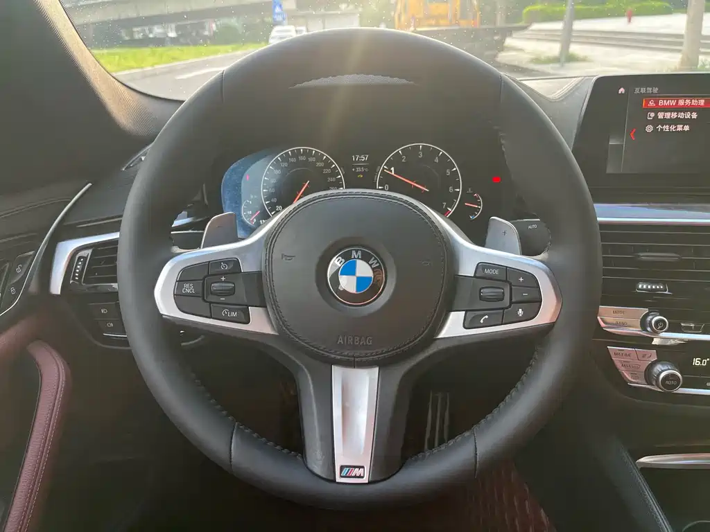 BMW 5 Series — фото 16