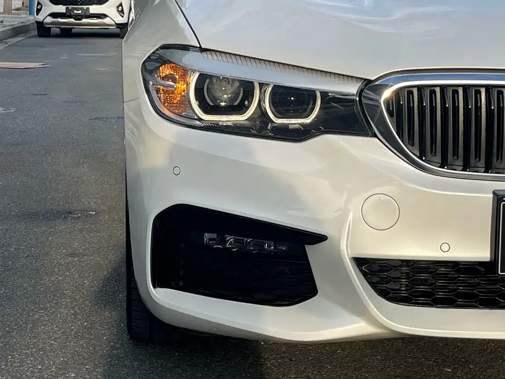 BMW 5 Series — фото 17