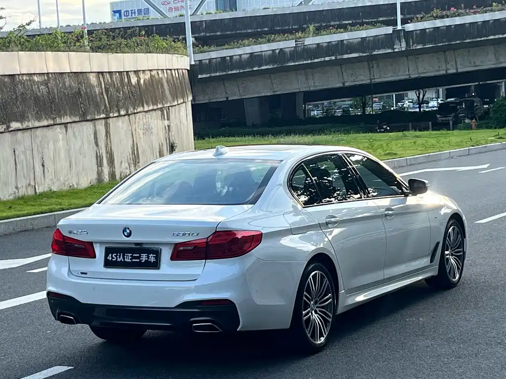 BMW 5 Series — фото 5
