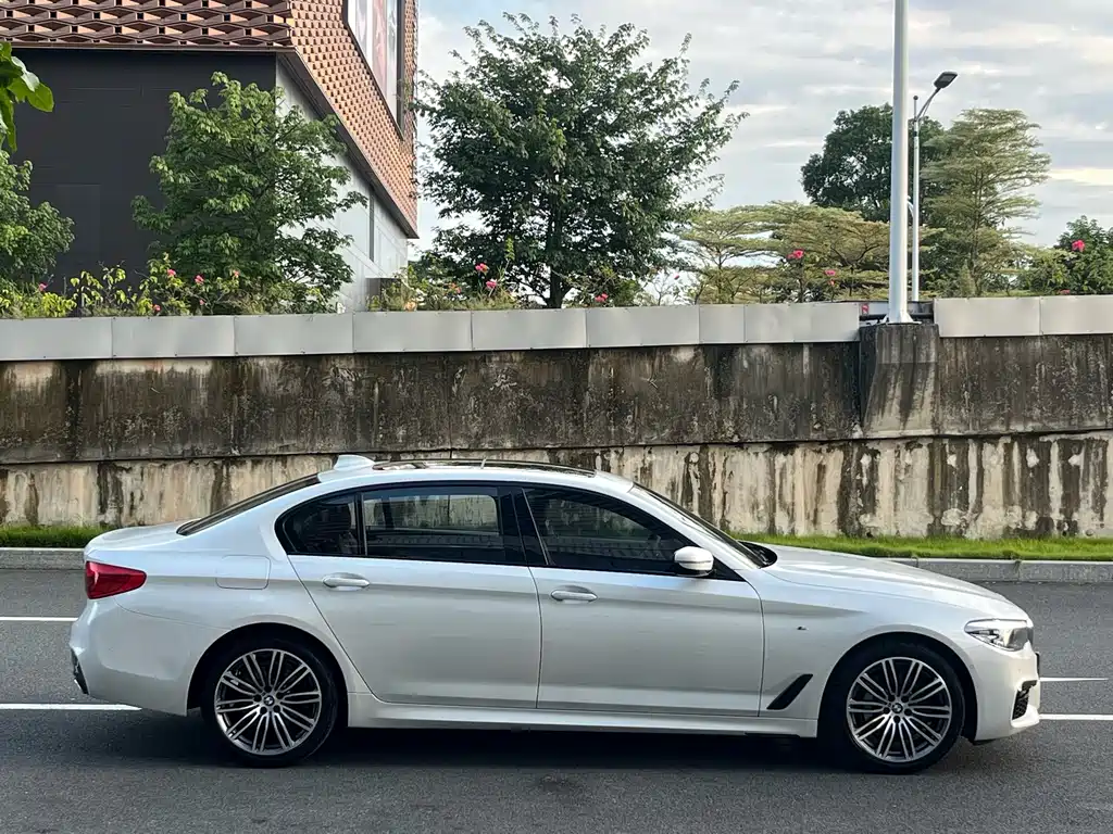 BMW 5 Series — фото 8