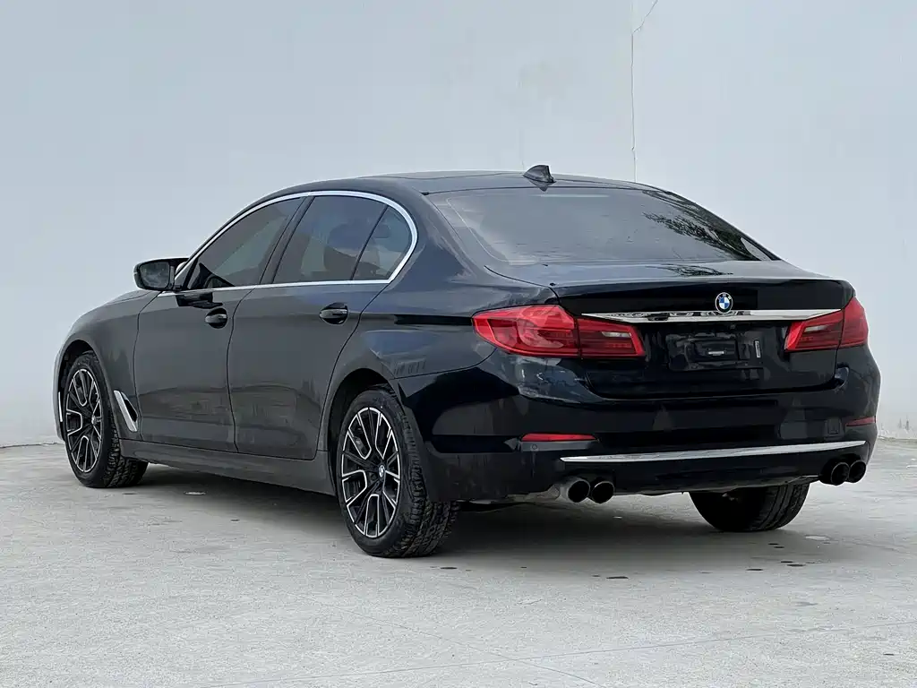 BMW 5 Series — фото 4
