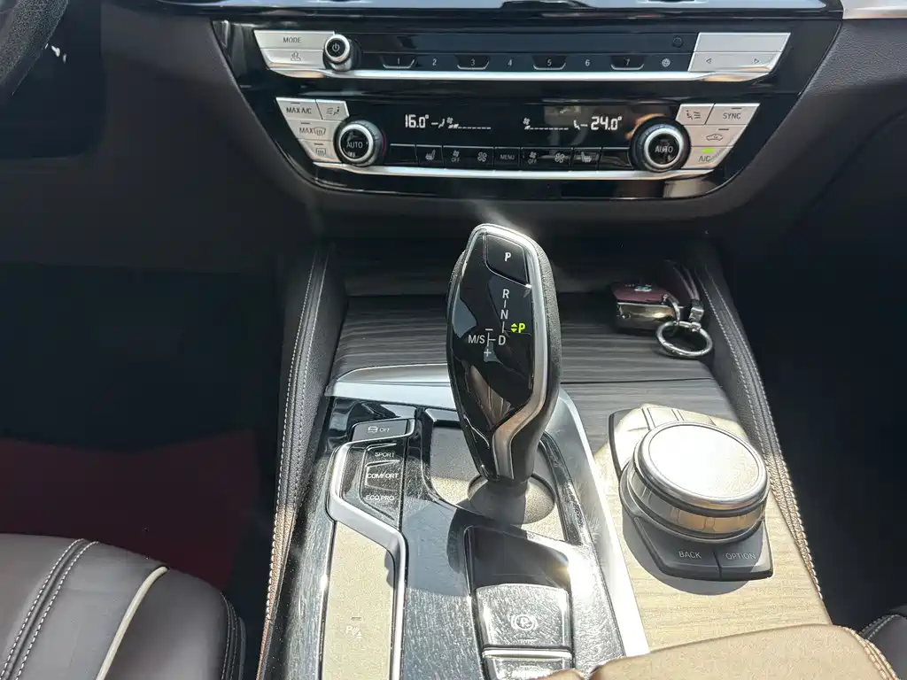 BMW 5 Series — фото 11
