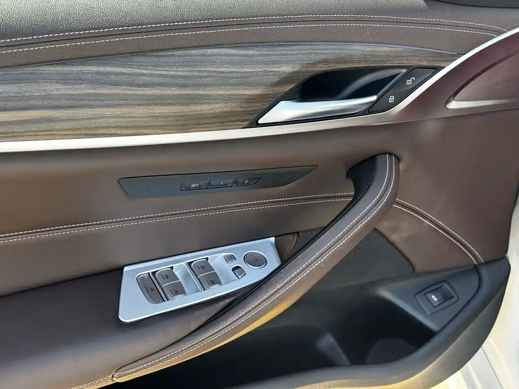 BMW 5 Series — фото 15