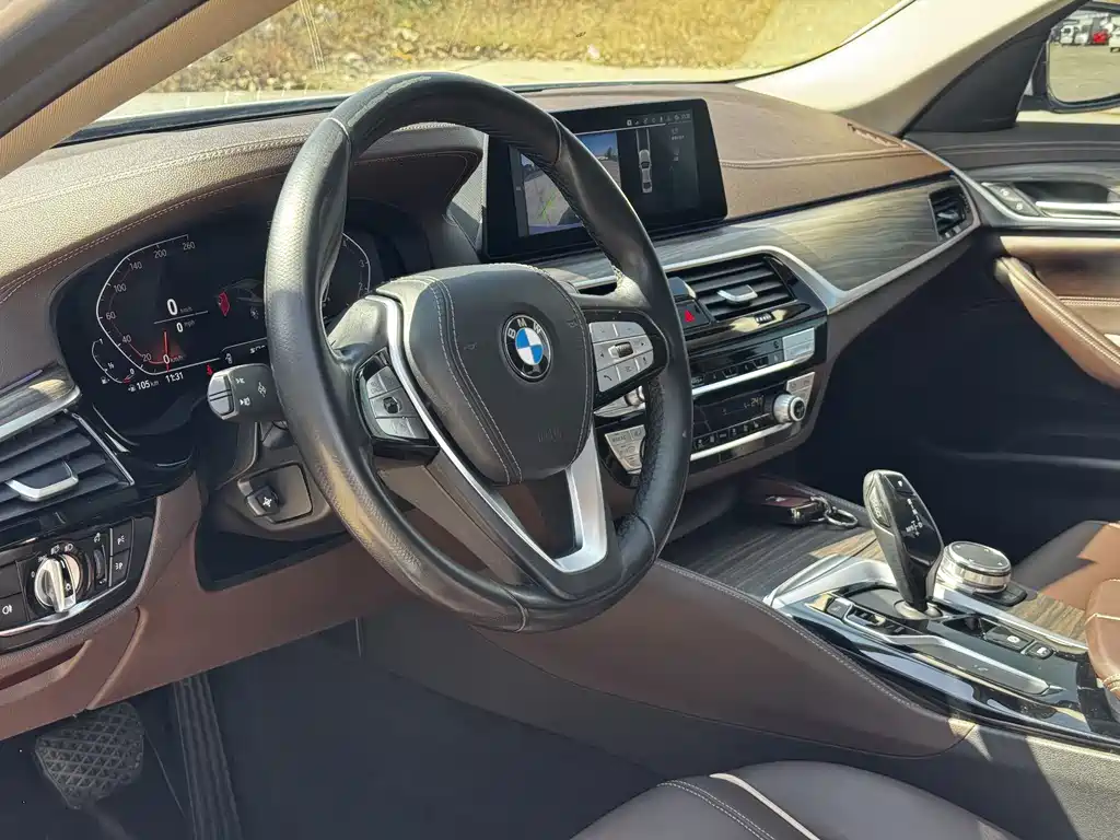 BMW 5 Series — фото 18