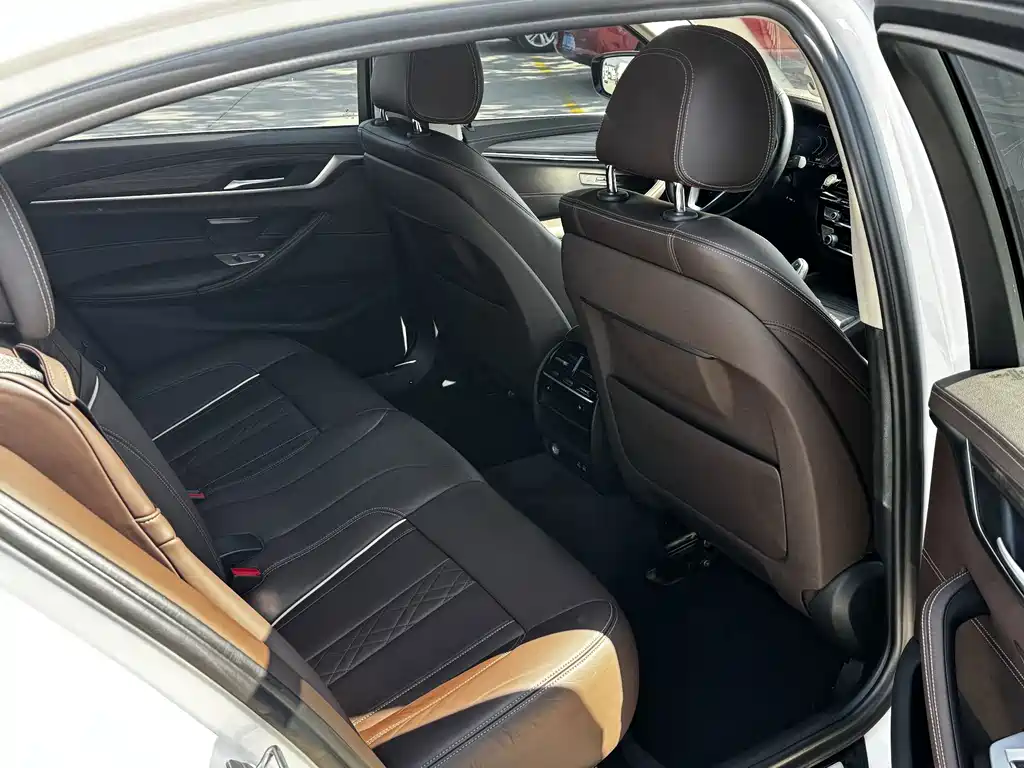 BMW 5 Series — фото 19
