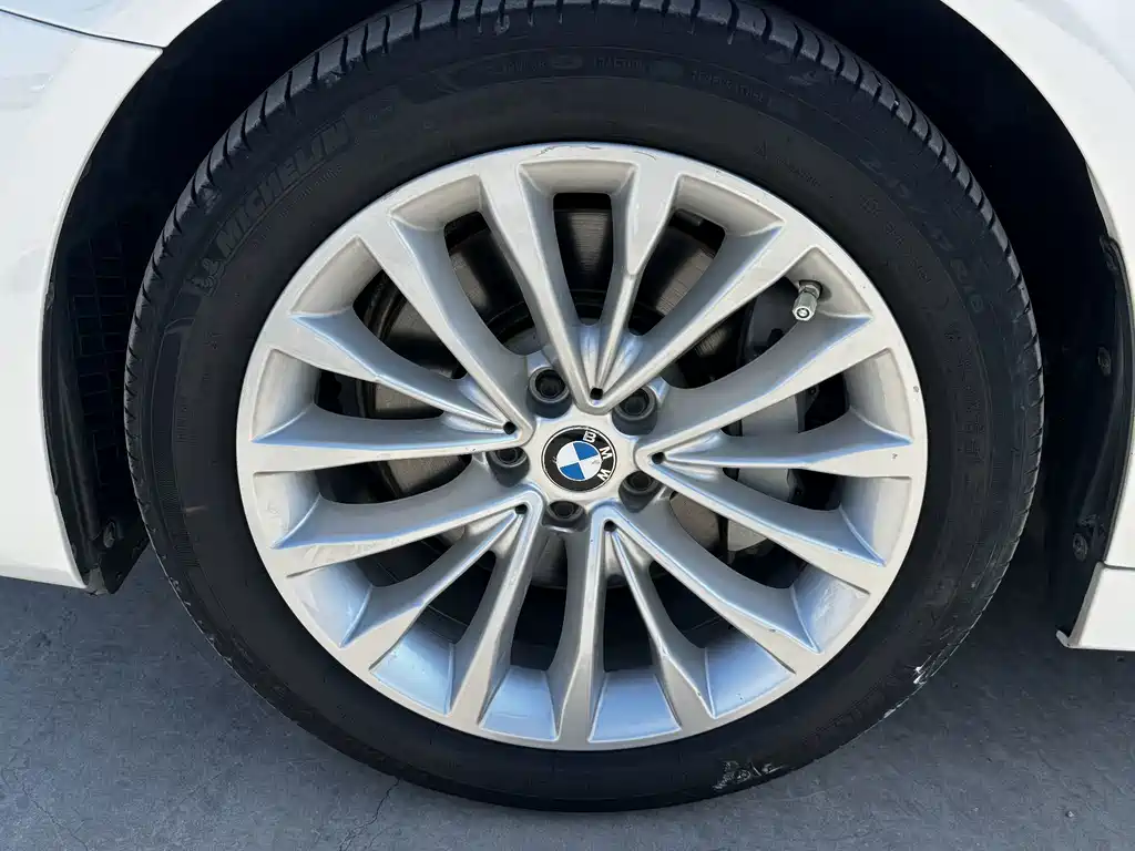 BMW 5 Series — фото 10