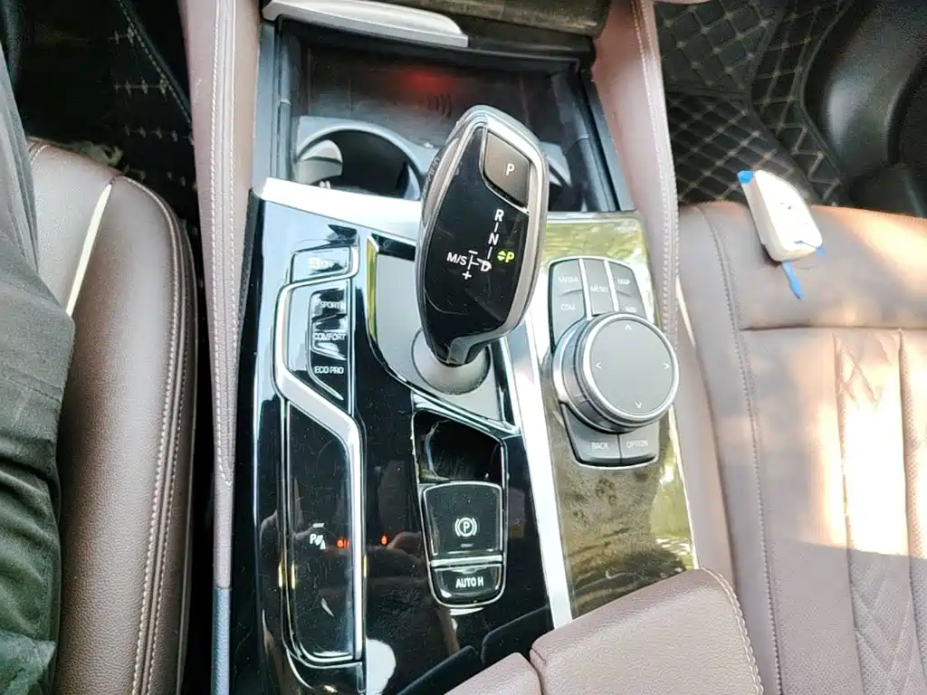 BMW 5 Series — фото 14
