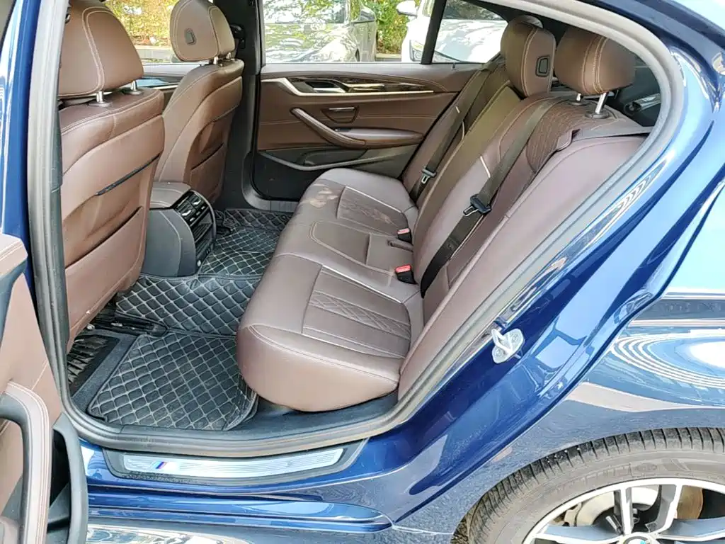 BMW 5 Series — фото 17