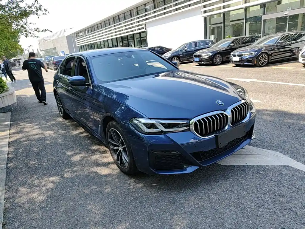 BMW 5 Series — фото 4