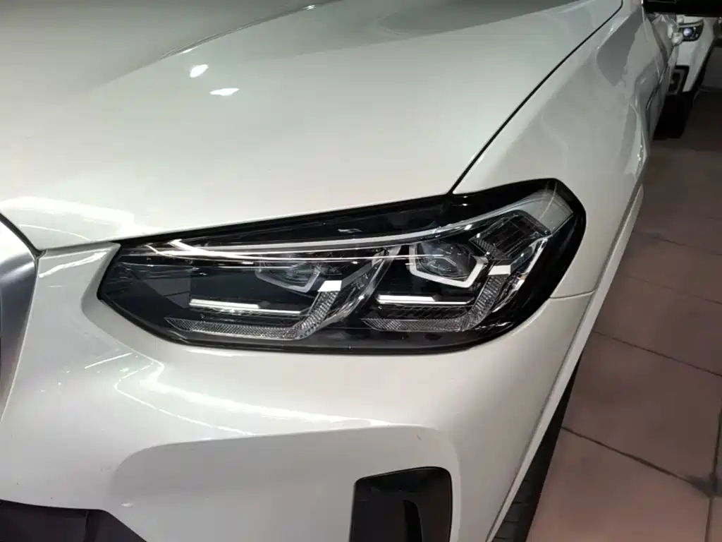 BMW iX3 — фото 24