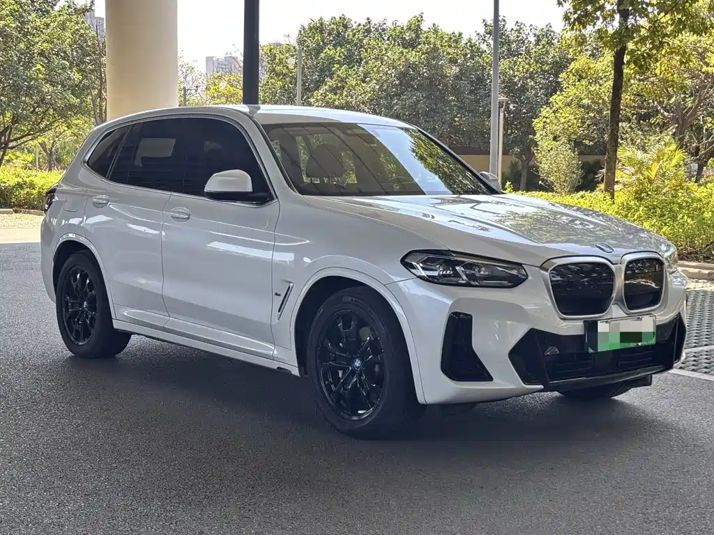 BMW iX3 — фото 25