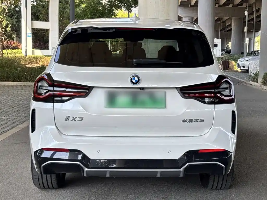 BMW iX3 — фото 6