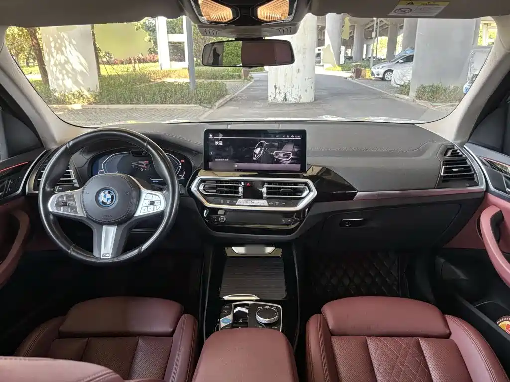 BMW iX3 — фото 10