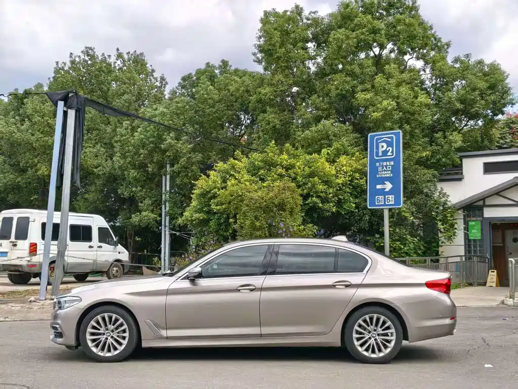 BMW 5 Series — фото 2