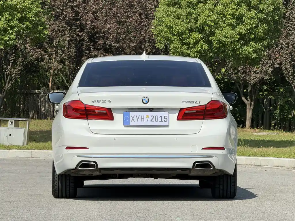 BMW 5 Series — фото 18
