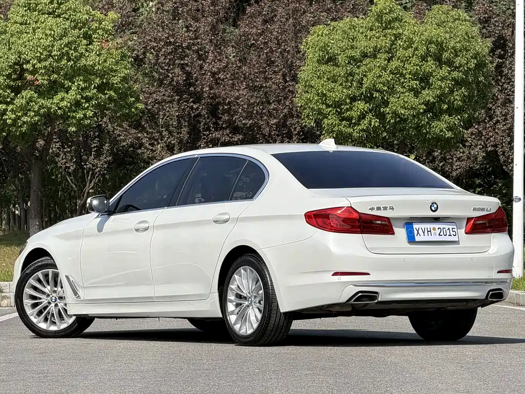 BMW 5 Series — фото 19