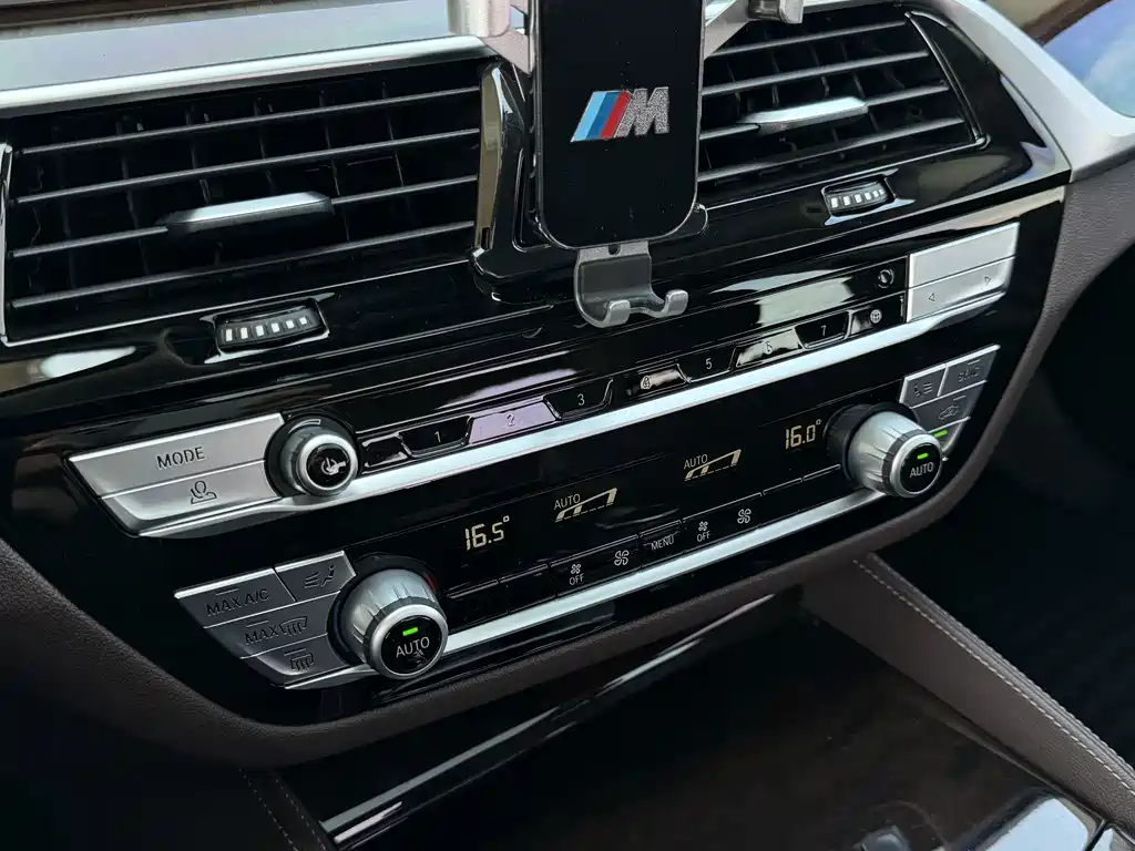 BMW 5 Series — фото 9